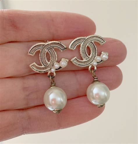 chanel pearl dangle earrings